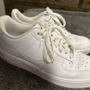 Nike Jordan Air Jordan 1 Low (Men's 8 / Woman's 10) - WHITE